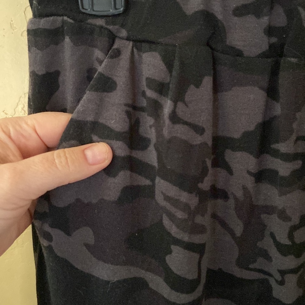 Sz S Amaryllis Camo Printed Comfy crop Lounge Pants Black & Gray Elastic Waist - Picture 3 of 6